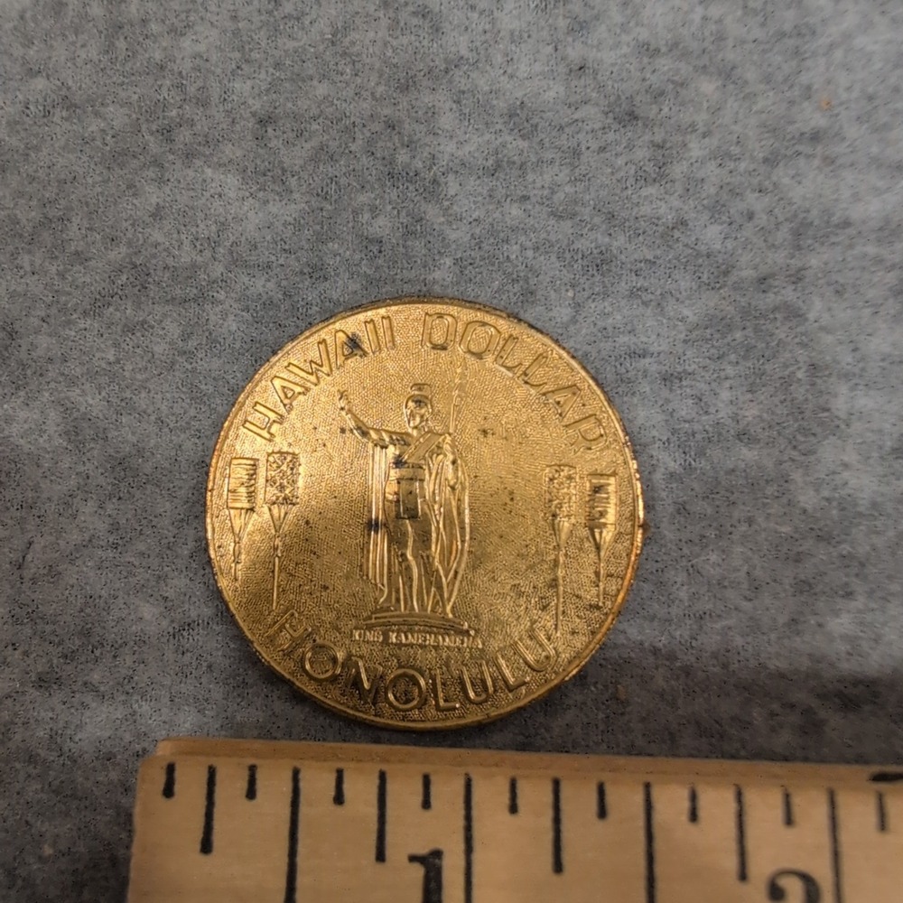 Hawaii Dollar Honolulu King Kamehameha Diamond Head Souvenir Coin Liberty House - Picture 3 of 5